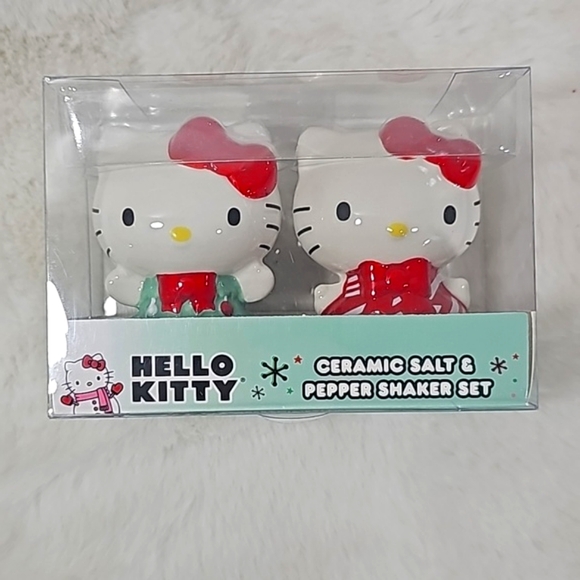 Sanrio Hello Kitty Christmas Holiday Salt and Pepper Shaker - Picture 5 of 5
